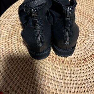 Eileen Fisher Black Leather Back-Zip Sandals